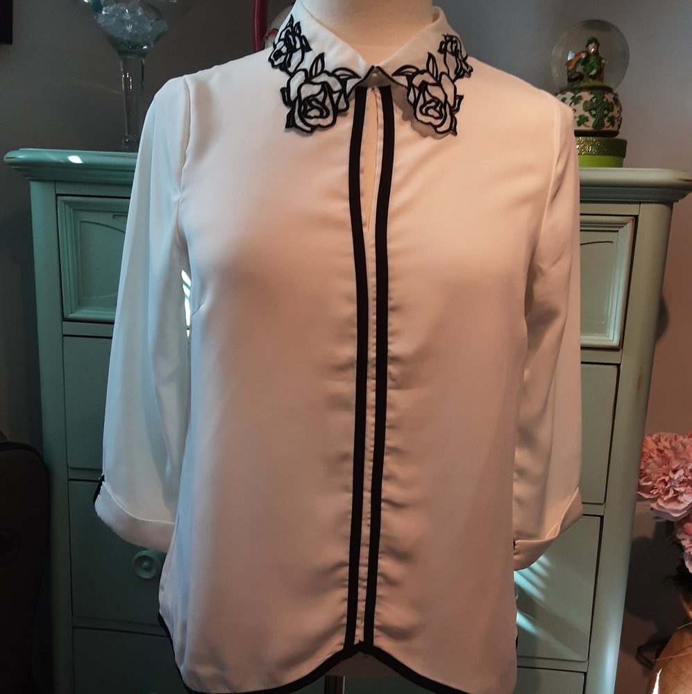 Chic Black and White Floral Women's Blouse